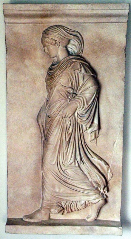Copia de un fragmento del Relieve de las Aglauridas. Museo Chiaramonti Vaticano (Roma). (Foto Rama)