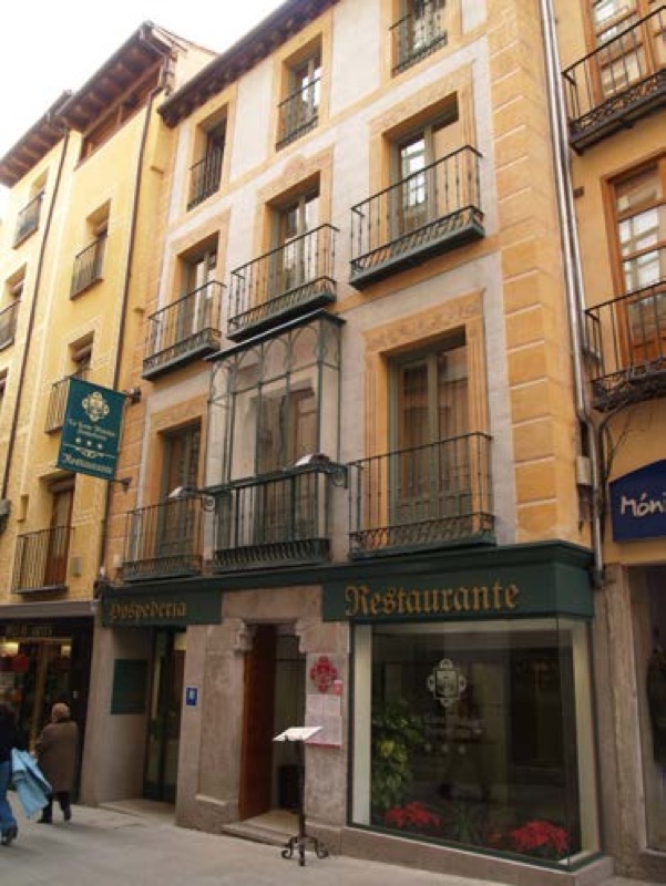 Figura 1. Vista exterior de la fachada de la Casa Mudéjar de Segovia