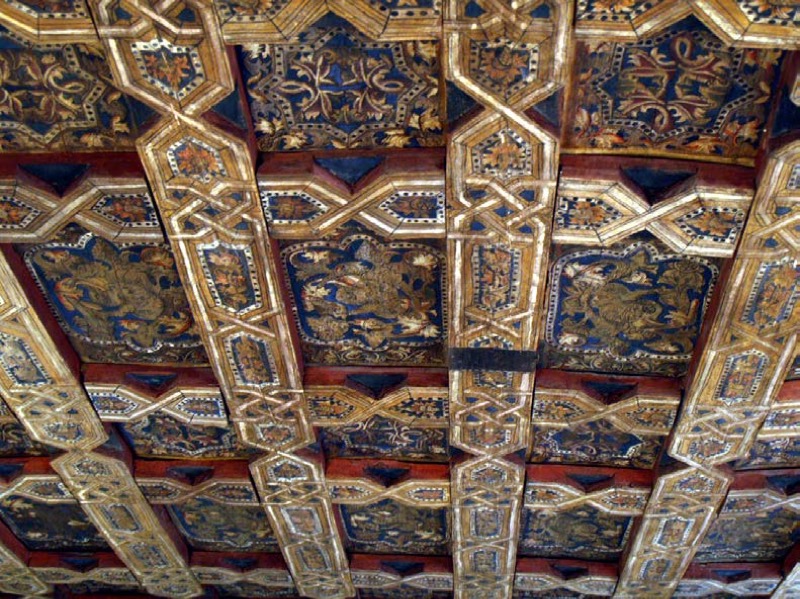 Figura 9. Alfarje del palacio alto, vista general de la decoración policroma