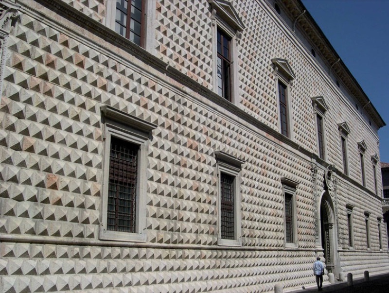 Palazzo dei Diamanti