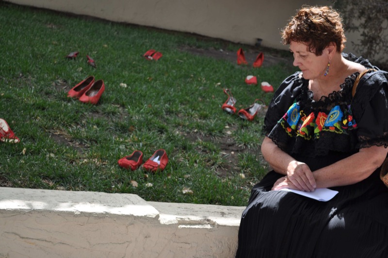 Fig. 2. Manifestación cruces rojas. 2011. Fuente: La Unika.