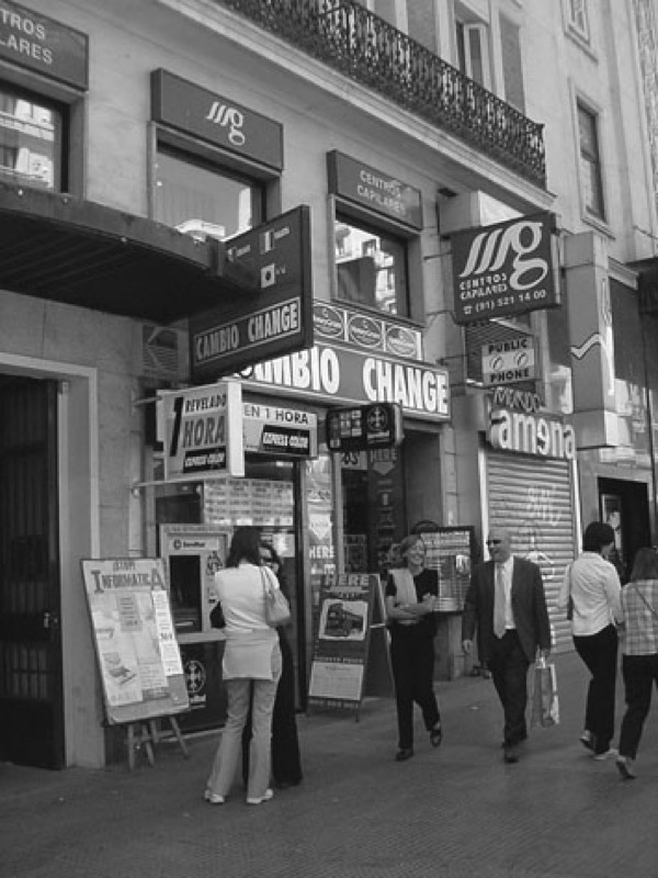 La tiposfera: nivel peatonal (numeración, rotulación, señalización, mobiliario…)