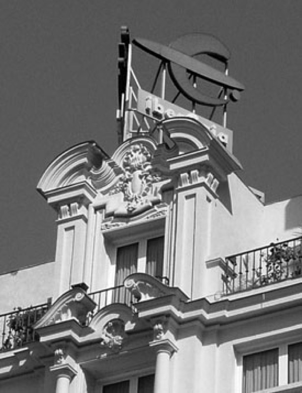 Edificios cubiertos de otros (textos: Madrid, El Cairo, Blade Runner, Futurama)