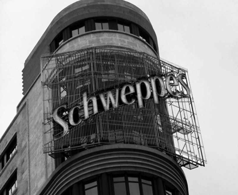 Edificios cubiertos de otros (textos: Madrid, El Cairo, Blade Runner, Futurama)