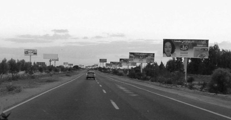 Los 200 kilómetros que separan El Cairo de Alejandría son una larga frase publicitaria