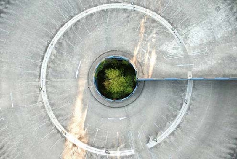 Camilo José Vergara. John R. Street, Detroit, 2003