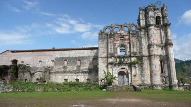 Restos de la iglesia de la antigua población de Quechula