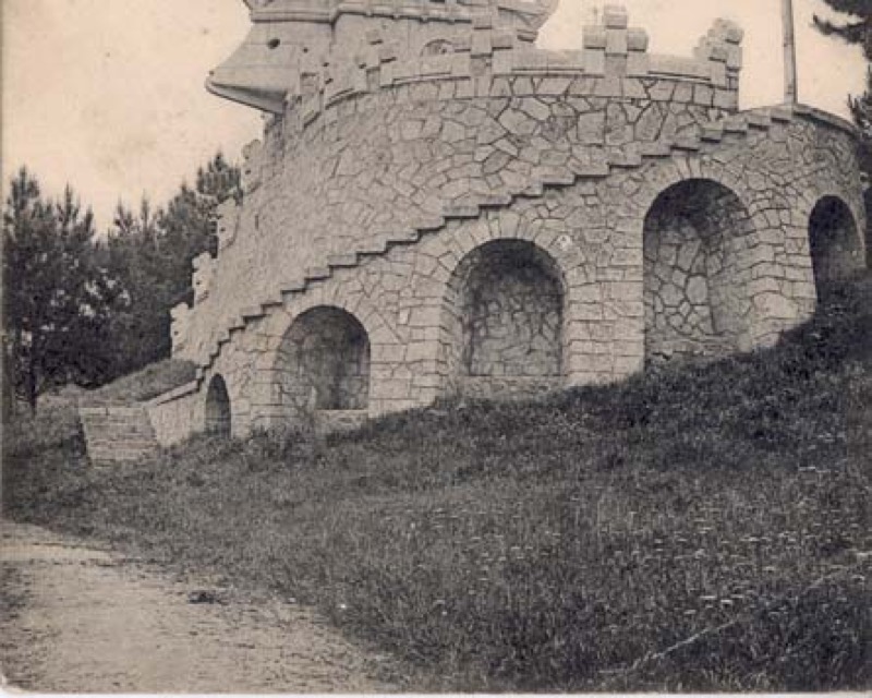 Bocetos de Domènech i Montaner para el Monumento a Antonio López en Comillas, AHCOAC.