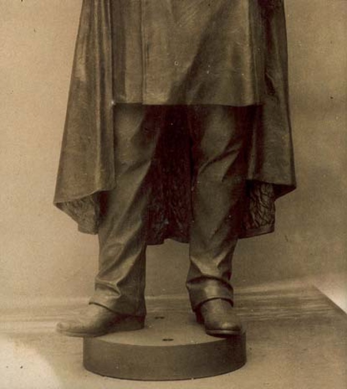 Agapit Vallmitjana. Estatua de bronce para el monumento a Antonio López en Comillas. Álbum Vidal y Cª