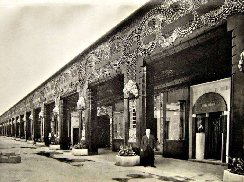 Sauvage, Galerie des Boutiques Françaises. Fuente: Herbst, René (1925): Devantures, vitrines, installations de magasins à l'Exposition Internationale des Arts Décoratifs, Paris 1925, Charles Moreau Editeur, París, fig. 34.