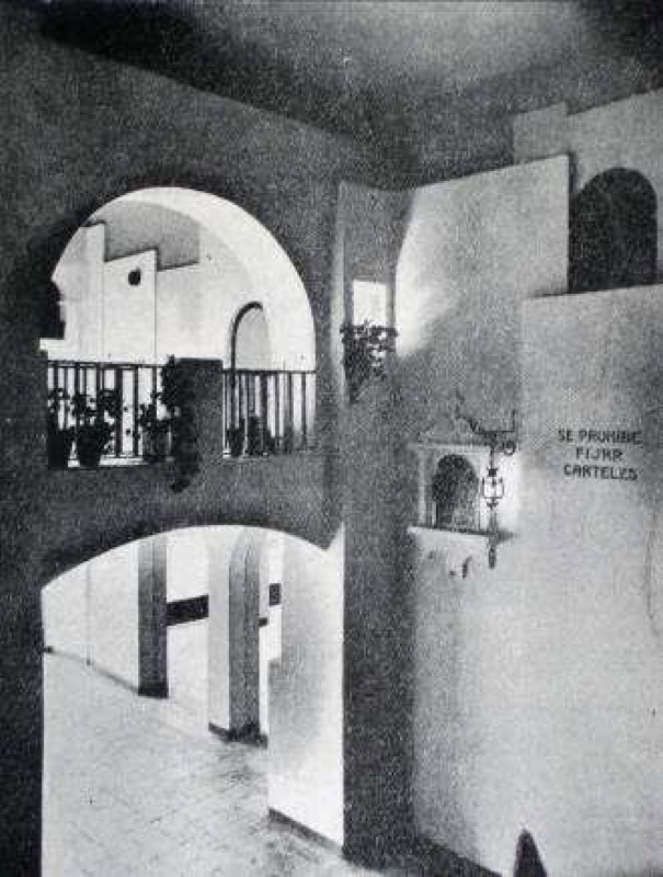 Interior de la tienda de automóviles Euskalduna. Fuente: "Tiendas nuevas en Madrid", Arquitectura, 99, julio 1927, p. 263.