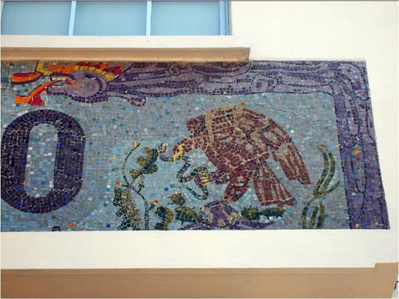 Detalles del mural de Fernando Marcos en el Frontis de la Escuela República de México en Chillán