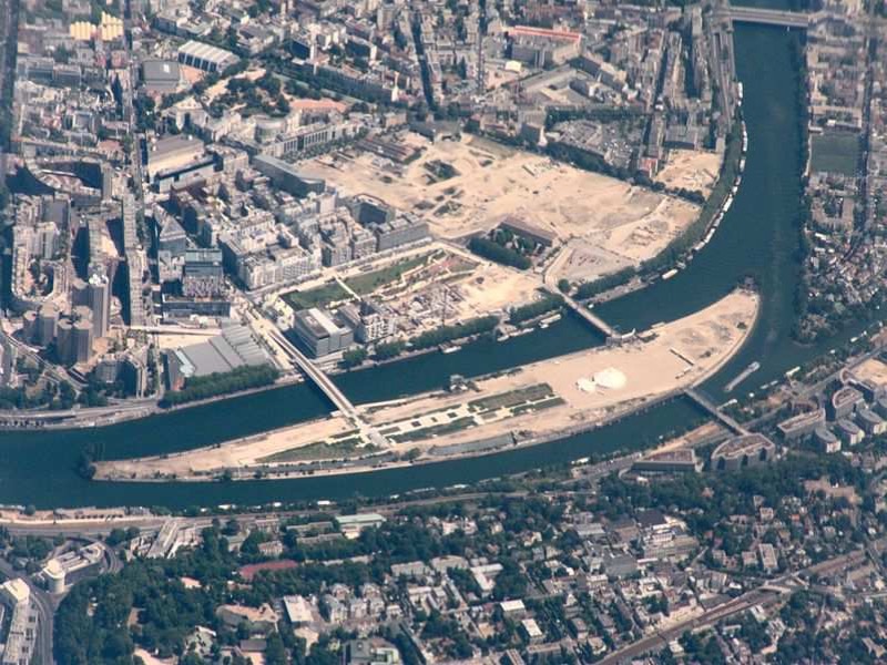 Vista aérea de Île Seguin. Boulogne Billancourt, 2011