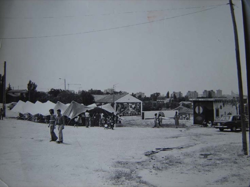 José Manuel Prada Poole, Montaje de hábitats de emergencia para la fiesta de arte popular Mercadillo autoconstruible