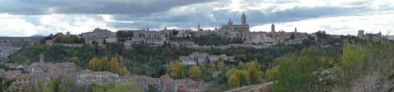 Fotografía de la ladera norte de la ciudad de Segovia.
