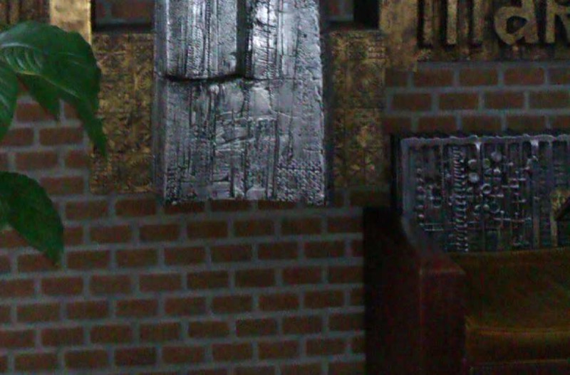 Escultura de Virgen con el niño en la parroquia de Jesús de Nazaret