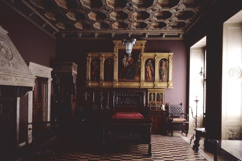 Chimenea de la Sala de Ercole e Jole del Palazzo Ducale di Urbino. Foto: Sailko