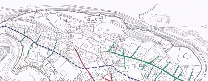 Trazado de calles. En rojo calles pertenecientes al urbanismo del tipo 1 y verde las correspondientes al tipo 2. Nótese como en el segundo caso hay una red de calles secundarias que articulan la comunicación transversal, inexistente en el tipo 1. Fuente: elaboración propia.