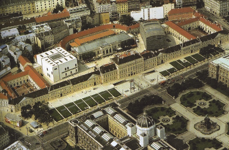 Ortner & Ortner / Manfred Wehdorn: MuseumsQuartier, Vienna (2001). Aerial view (Photo Peter Korrak).