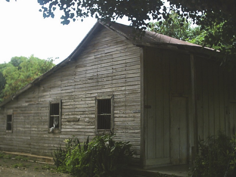 Vista lateral de una casa de madera en Vista Alegre