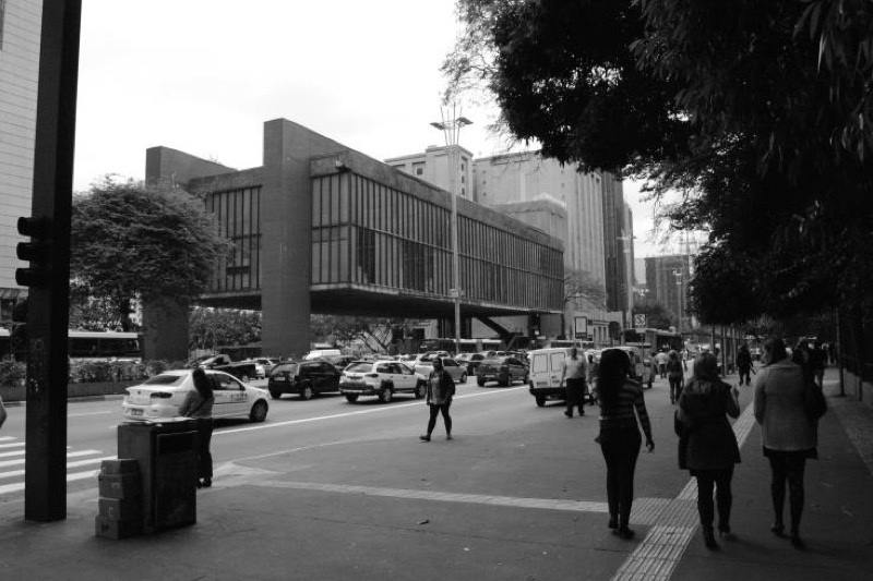 Vista actual del MASP desde la Avenida Paulista