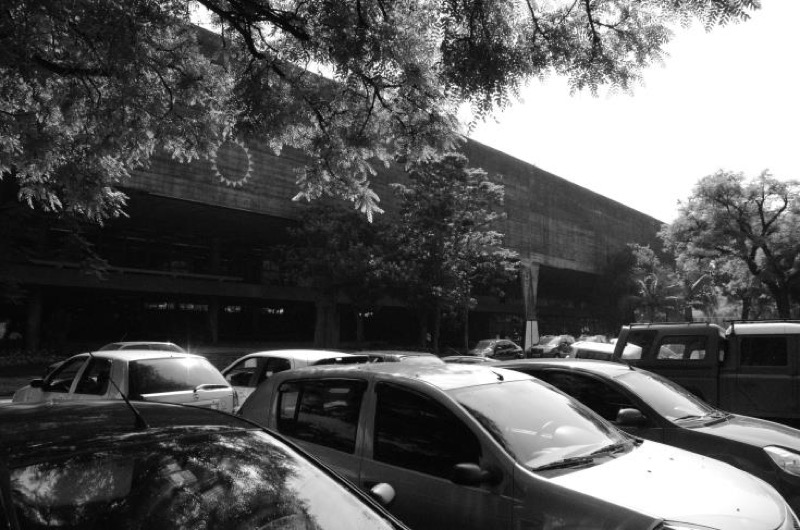 Vista actual de la FAU desde su acceso principal