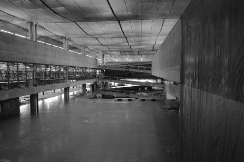 Vista actual de la plaza y de las rampas principales de la FAU