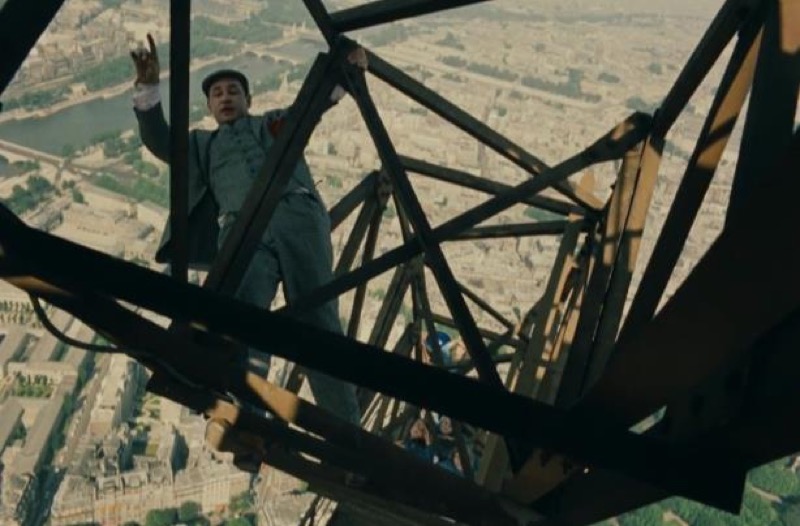 Gabriel en la Tour Eiffel