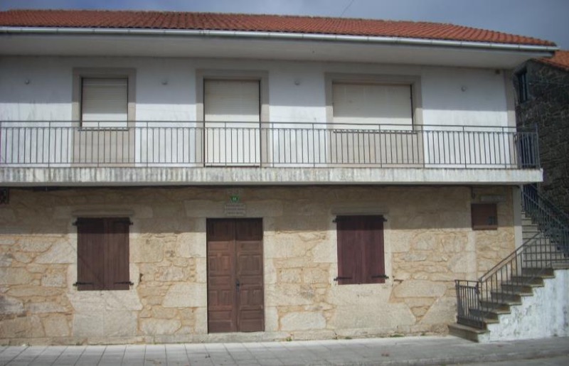 Escola de nenas de Bugallido, Guimaráns