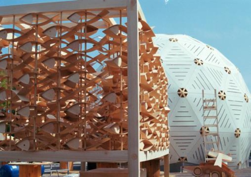 Imagen de dos modelos de falla con estéticas diferentes