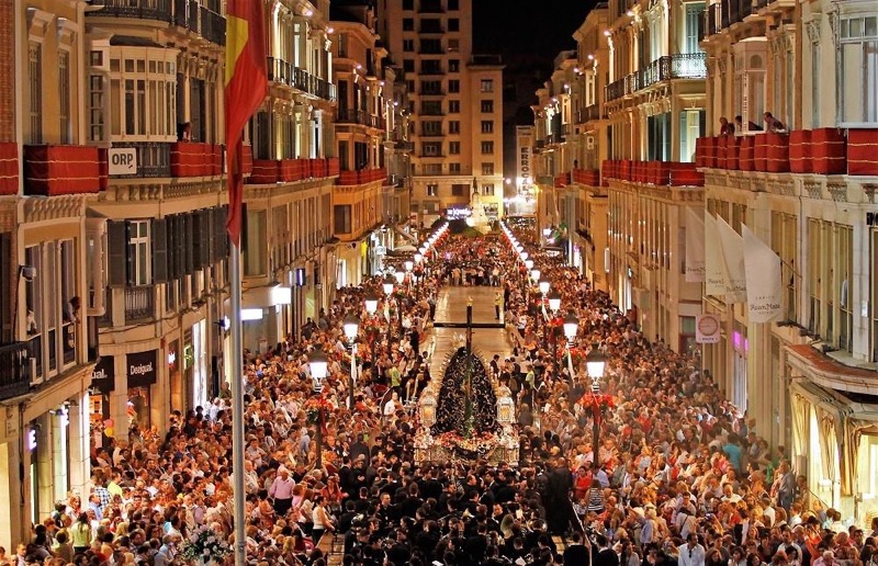 Procesión del Mater Dei en 2013 por calle Larios