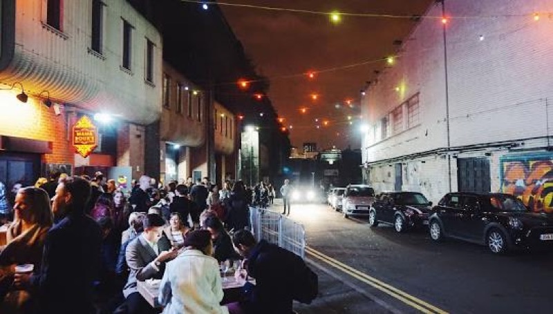 Edificios protegidos. Arriba, estación Curzon Street y antigua casa consistorial. Abajo, Gun Barrel Proof House y la escuela de Floodgate.