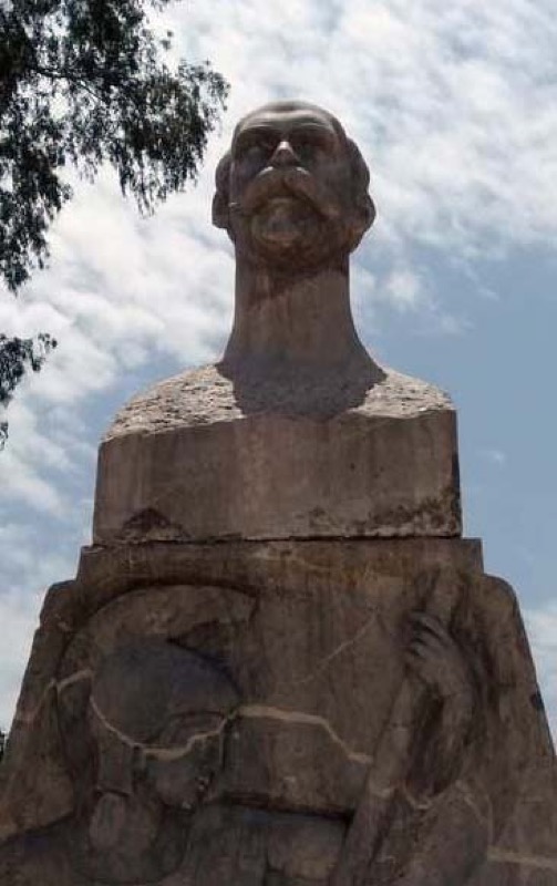 Busto al poeta Manuel Reina <a href=