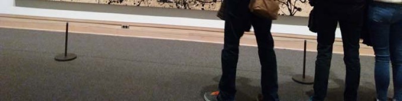 Turistas ante la Mona Lisa de Leonardo da Vinci en el Museo del Louvre