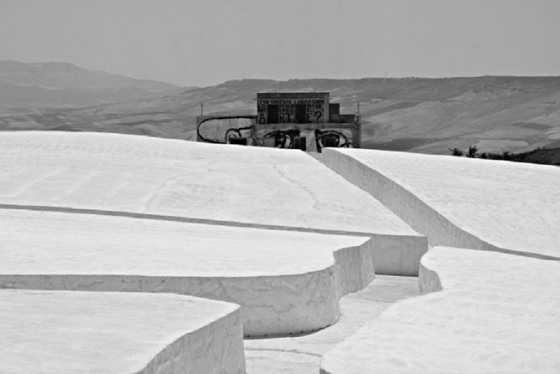 Vista desde el Cretto de las ruinas conservadas de Gibellina Vecchia (2015)