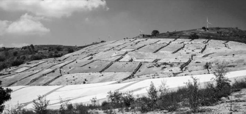 Imagen del Grande Cretto donde se aprecia el contraste entre las dos fases de ejecución de la obra y la pátina que el tiempo va aportando