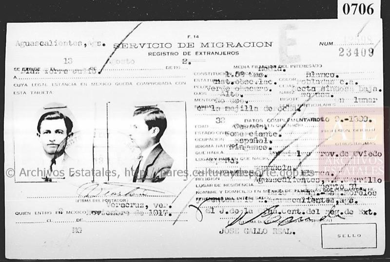 Figura 1 – Ficha personal de Julio Díaz Torre. Servicio de Migración, Registro de Extranjeros, 13 de agosto de 1932. Fuente: Archivo General de la Nación México. Fondo: Secretaría de Gobernación de México, Serie: Registro Nacional de Extranjeros en México (copia digital). Recuperado desde el Portal de Archivos Españoles (PARES), Movimientos Migratorios Iberoamericanos. Gobierno de España. Ministerio de Cultura y Deportes.