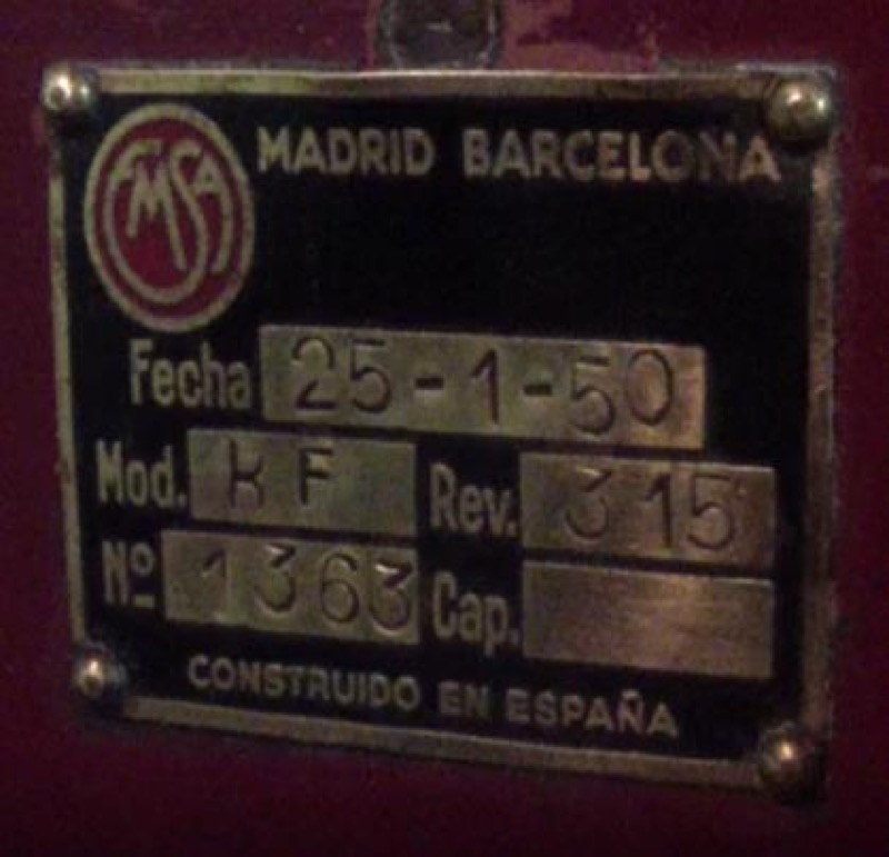 Figura 5 – Izquierda: Molinos EMSA 1947 que se encuentran en el Ecomuseo Farinera de Castelló d'Empuries. Fuente: Fotografía de Jordi Cassú, recuperada desde <a href=