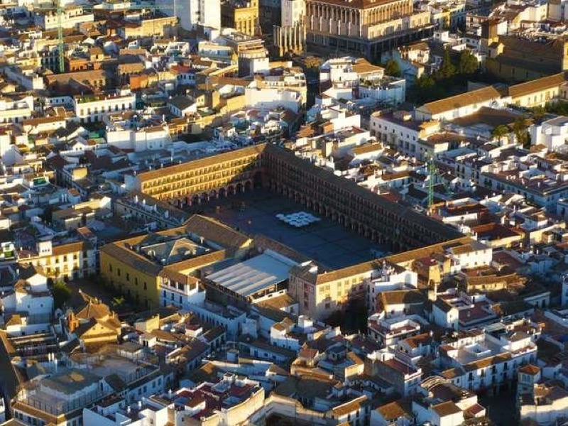 Vista aérea de la Plaza de la Corredera, Córdoba. Fecha: 5 de septiembre de 2009, fotografía cedida por Fundación Córdoba Capital Europea de la Cultura.