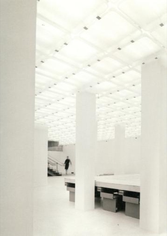 Antoni Tàpies, L'ésperit catalá, 1971 y Relieve rojizo, 1961