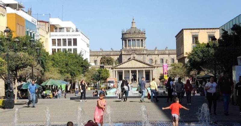 Instituto Cultural Cabañas. Vista frontal desde la Plaza Tapatía. Fuente: Archivo personal de los autores (2023)