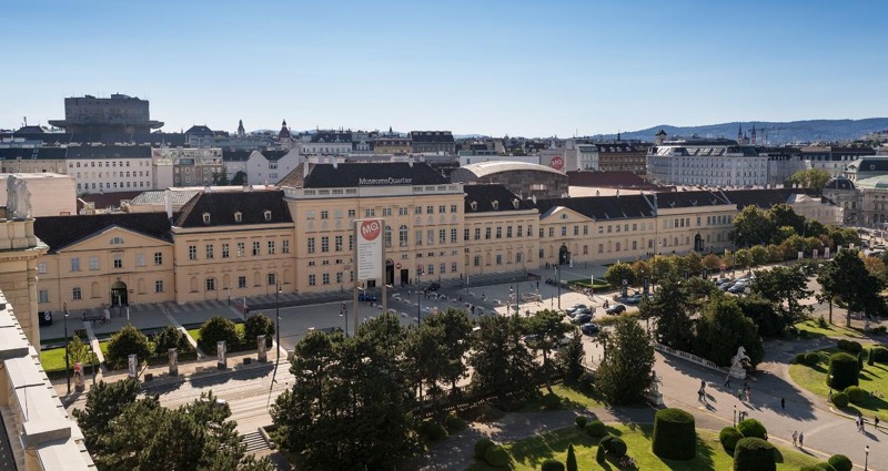 Fachada principal MuseumsQuartier, Viena. Foto: Alexander Eugene Koller.