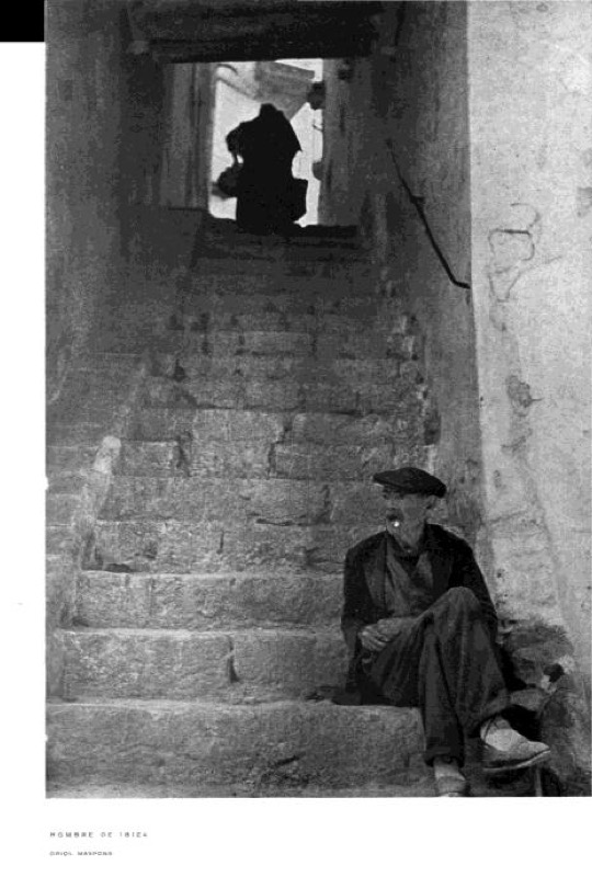 Figura 5. 'Hombre de Ibiza' (1953), fotografía de Oriol Maspons publicada en: Pérez Siquier, Carlos <a href=
